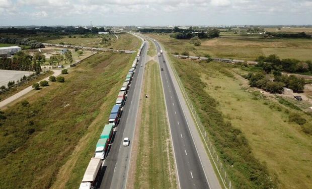 Recuperación productiva y demanda externa: se duplica el ingreso de camiones de soja a los puertos 