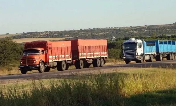 A pesar del paro, camioneros aseguran que el “transporte de granos es normal”