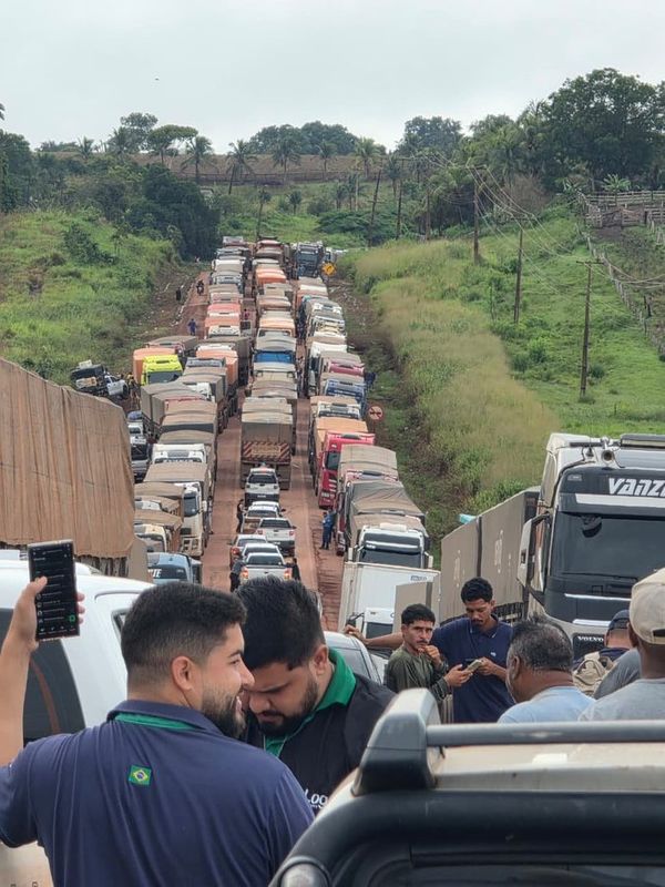 camiones en puerto de brasil