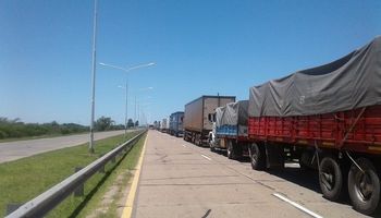 Hubo comunicación con el Gobierno, pero el paro de transportistas se mantiene 