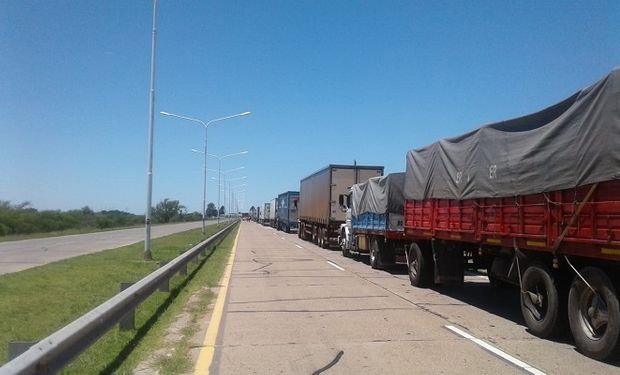 Hubo comunicación con el Gobierno, pero el paro de transportistas se mantiene 