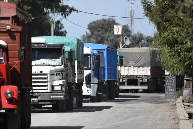 noticiaspuertosantacruz.com.ar - Imagen extraida de: https://news.agrofy.com.ar/noticia/211510/cosecha-trigo-avanza-manera-rapida-y-presiona-baja-hay-mas-camiones-que-buques