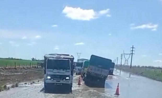La bronca de un transportista por el estado de los caminos al puerto: “Saludos al intendente de Timbúes… 21.000 pesos para el choreo”