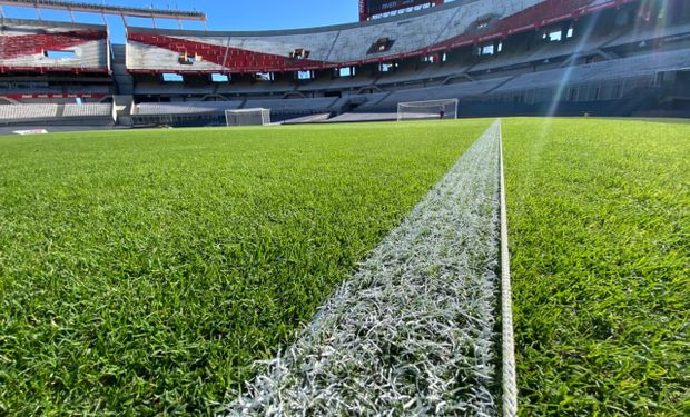 El campo de River: los secretos del innovador sistema de manejo que se instaló en el Monumental