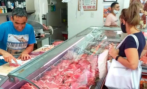 Aseguran que el kilo de carne en el mostrador aumentó $ 500 por el dólar maíz