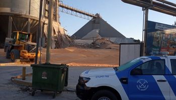 Grave incidente: qué se sabe de los trabajadores atrapados por el derrumbe de un silo en Bunge
