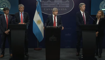 El Gobierno lanza el plan “colchón”: cómo funciona la medida que busca promover el uso de dólares ahorrados 