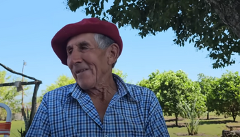 Vive campo adentro y por ser criollo se lo nombra en canciones