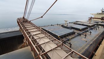 Brasil carga más de 104 mil toneladas de harina de soja en un buque y establece un nuevo récord