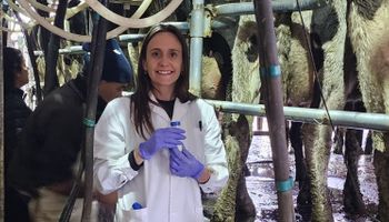 Ordeñó vacas de madrugada hasta encontrar "un secreto de la naturaleza" que podría convertirse en una empresa multimillonaria desde Argentina