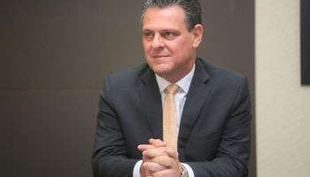 Ministro Fávaro declara emergência zoossanitária por gripe aviária no país