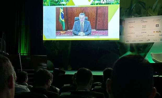 “Não pretendemos eliminar as importações de fertilizantes, mas sim reduzir essa dependência”, disse o ministro. (foto - Daniel Azevedo)