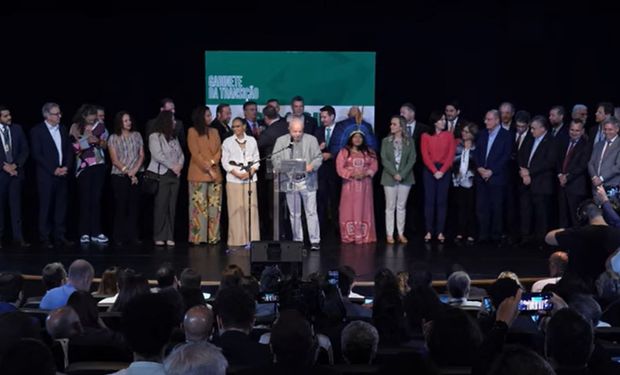 Os ministérios do Desenvolvimento Agrário e da Pesca ficaram, respectivamente, com Paulo Teixeira e André de Paula.