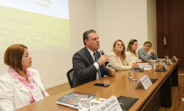 Ministro participou da  reunião de gestores dos centros de pesquisa da Embrapa, em Brasília (Foto - Carlos Silva/ Mapa)