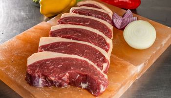 Exportação de carne bovina cai 30% em abril, diz Cepea/USP