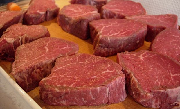 El sábado llegan los cortes de carne de navidad: asado, vacío y matambre a precios rebajados