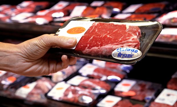 Segundo Abras, carne bovina registrou deflação no acumulado de 2022 e encerrou em queda de 4,77% para os cortes dianteiro e de 3,96% para traseiro. (foto - Getty Images)