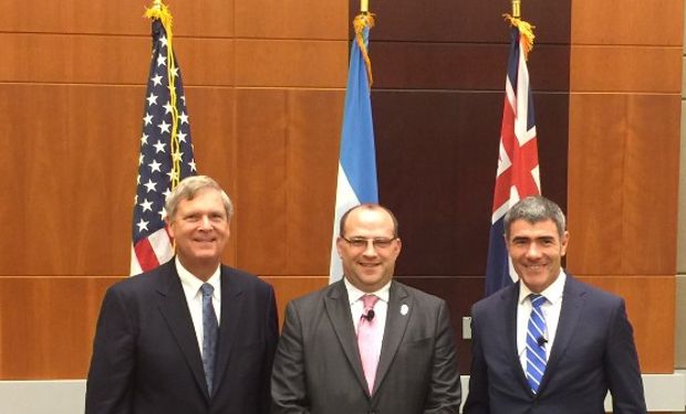 El secretario Ricardo Negri junto al secretario de Agricultura de los Estados Unidos, Thomas Vilsack y el ministro de Industrias Primarias de Nueva Zelanda, Nathan Guy.