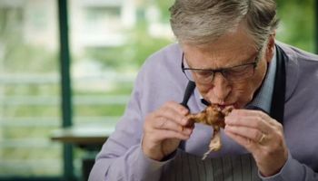 "¡Llámenlo como quieran, pero no es carne!": mientras lo invitan a comer un asado, uruguayos responden a Bill Gates