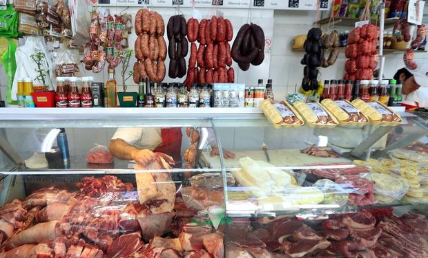 Del campo a la mesa: ¿Qué pagamos cuando compramos carne, leche y pan?