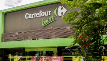 Justiça torna Carrefour réu por crime ambiental em Santos