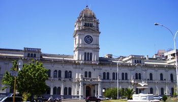 Entre Ríos sube impuestos a la industria y el campo para financiar aumentos a estatales