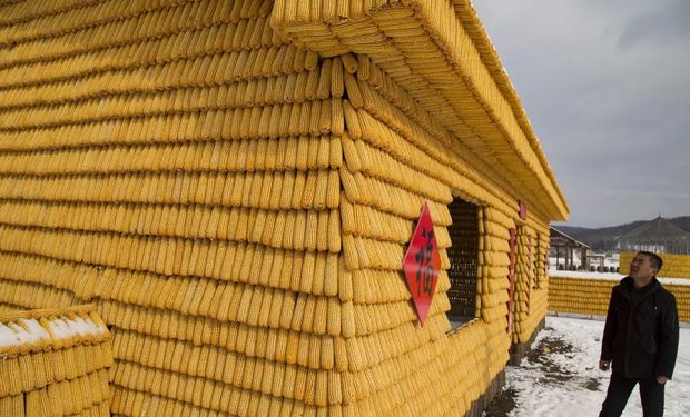 A ideia era o sonho de Liu para atrair turistas à localidade e custou cerca de R$ 6 mil a valores daquela época. (foto - Credit: Rex Features)