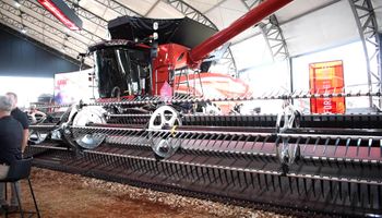 Case IH aposta em automação, etanol e apresenta maior colhedora axial do mundo