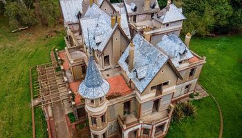 La trágica historia detrás de uno de los castillos más grandes de la Argentina: tiene 77 habitaciones y 14 baños