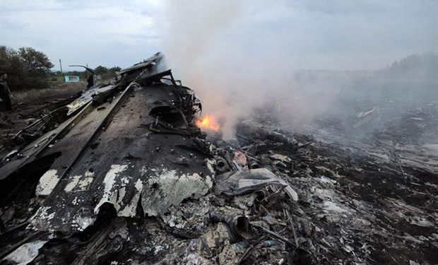 Impactado por un misil, cayó un avión de Malaysia Airlines en Ucrania