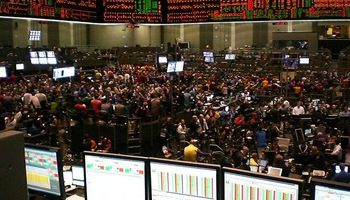 CBOT opera en baja