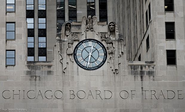 Soja y maíz bajan en Chicago por pronósticos de clima seco en Estados Unidos.