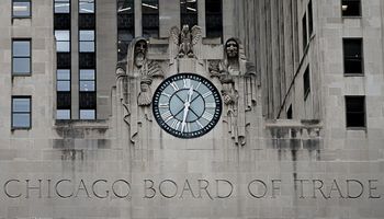 Clima seco en Argentina presiona a la soja en CBOT