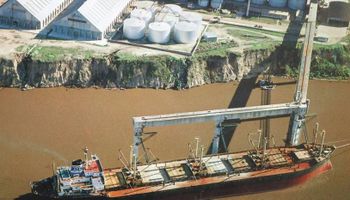 Reducen 50% en dólares los costos de operar en los puertos del Gran Rosario