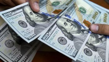El dólar en el Banco Nación cayó más de $1 y el mayorista acompañó la tendencia