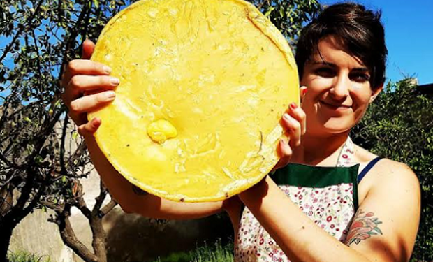 Joven bahiense se inspiró en la cera de abejas para crear un producto inédito en Argentina: ya exporta a más de 20 países