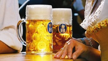 Pela primeira vez, cerveja da Oktoberfest será feita no Brasil