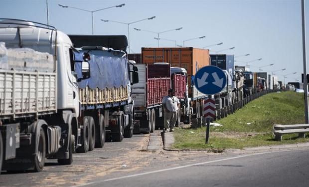 Se mantiene el paro de aceiteros y son al menos 14 las terminales agroexportadoras que están frenadas