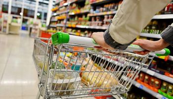 El Gobierno congeló los precios de 1432 productos: qué incluye la medida