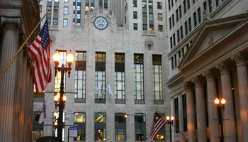 Chicago: caen los precios de la soja y el maíz, mientras el mercado está expectante de un informe clave