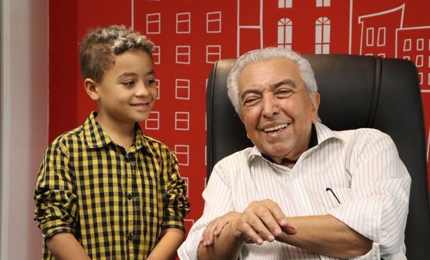 Isaac faz sucesso na web com esquetes e vídeos que mostram sua rotina na roça. (foto - divulgação)