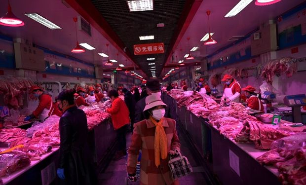 Coronavirus: suspenden la venta de alimentos en el mayor mercado al por mayor de China