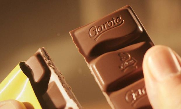 Prohíben la venta de dos reconocidos chocolates por el robo de un camión