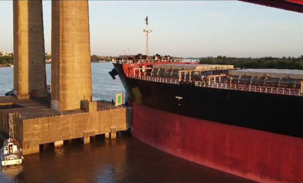 Zárate-Brazo Largo: restringen el tránsito del transporte de carga en el puente por el impacto del buque