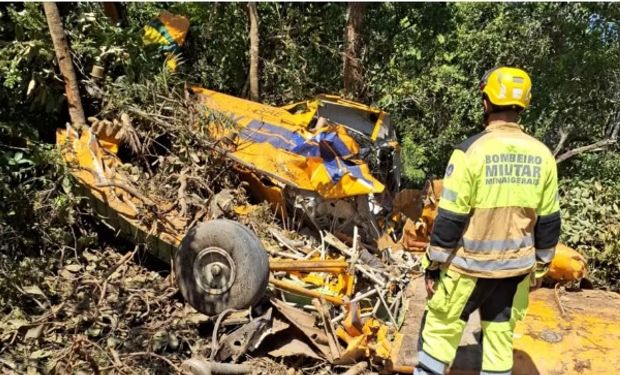 Avião agrícola cai em Minas Gerais e piloto é resgatado com vida