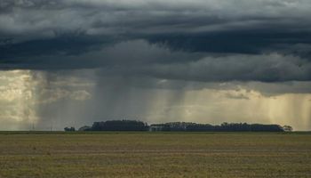 Chuva forte, temporais e baixa umidade marcam o tempo no Brasil nesta quarta