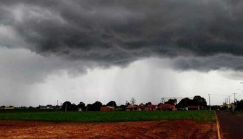 Chuvas fortes e ventos de 100 km/h atingem o Centro-Sul do Brasil; Inmet emite alerta