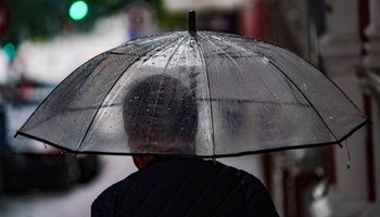 Chuva vai predominar no Brasil hoje sob ar tropical úmido, diz Metsul