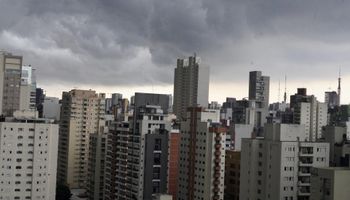 Chuva avança pelo Brasil e quinta-feira será de risco para temporais em várias regiões
