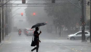 Pancadas de chuva e ciclone extratropical marcam a semana no Brasil